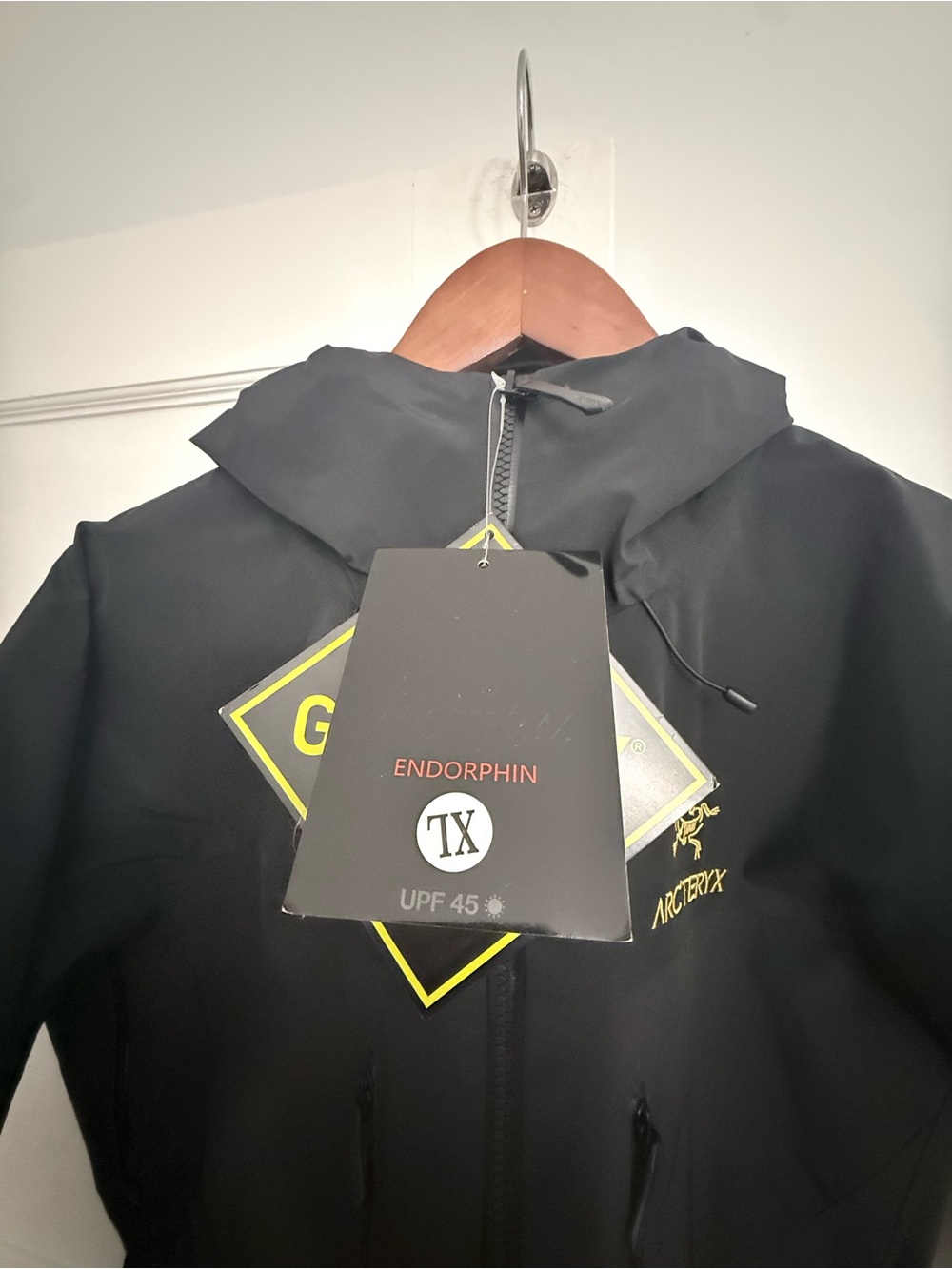 Arc'teryx Men's Endorphin Black Gore‑Tex Shell Jacket with Hood (fits like L) - Picture 2 of 3